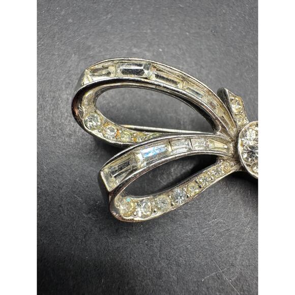 Vtg Marcel Boucher Bow Brooch Pin SIlver Tone Emerald Cut and Round Crystal 5266 - Picture 2 of 10